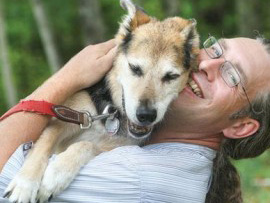 SCHOEP, O CO QUE PERCORREU O MUNDO EM UMA FOTO COM O SEU DONO, MORRE NOS EUA.